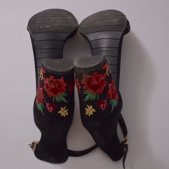 Kenneth Cole Lisa Black Suede Heels Sandals size 9.5 Embroidered Floral Chunky - Picture 3 of 8